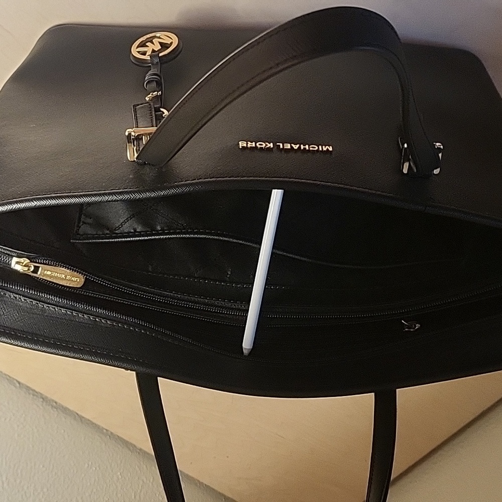 Black NWOT Michael Kors Tote - Picture 6 of 7